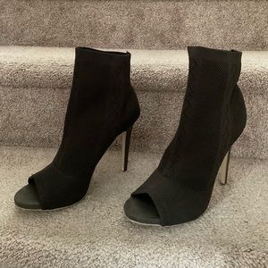 New! Shoe Dazzle booties. Olive green, size 9.5.